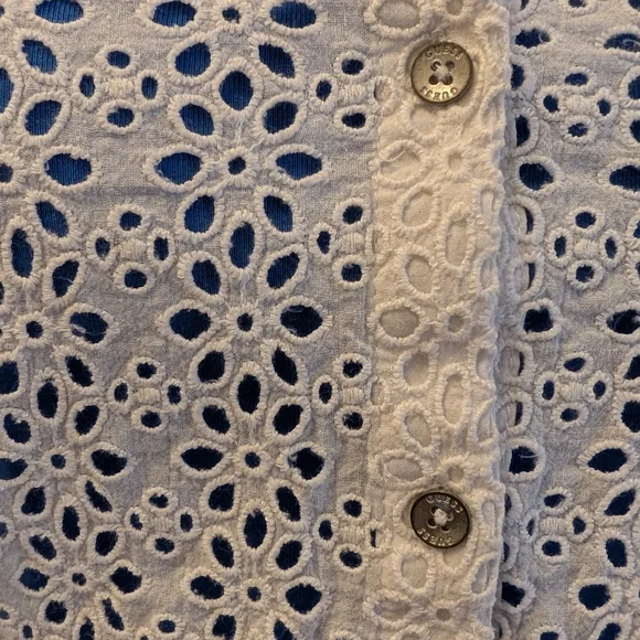 Guess White Sleeveless Eyelet Button-Front Tie-Hem Shirt - Picture 3 of 10
